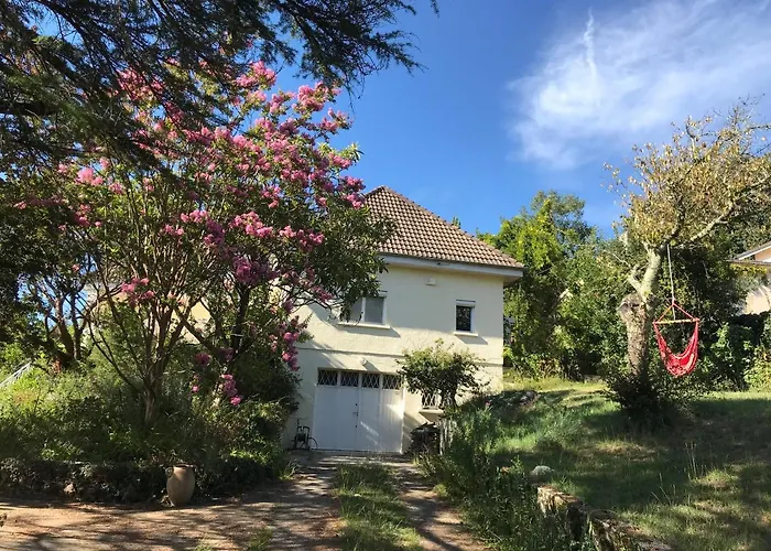 Avec Vue Panoramique Sur L'estuaire De La Gironde Plassac (Gironde)